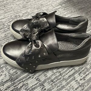 Platform slip on sneakers w bow and studs